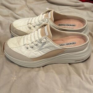 Skechers White and Tan Quilted Sneakers